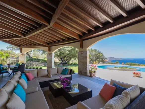 4 Bedroom luxury mansion in Yalikavak