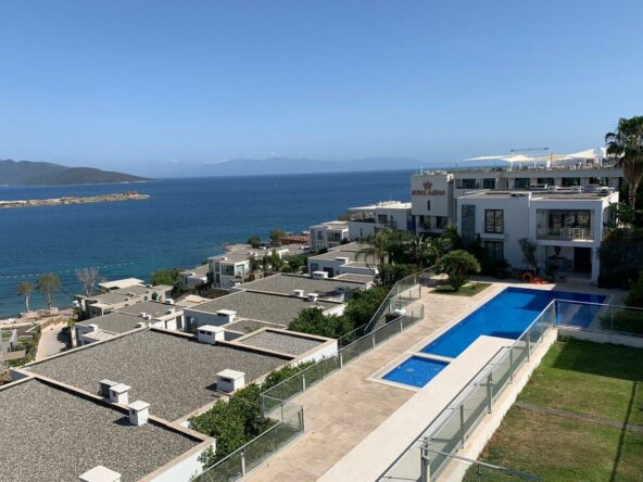 Bodrum'da deniz manzaralı daire