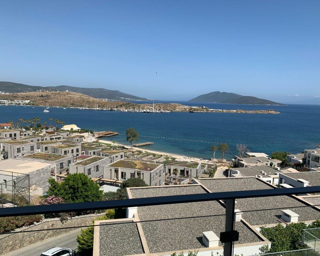 Bodrum'da deniz manzaralı daire