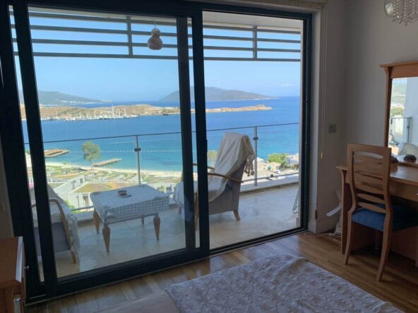 Bodrum'da deniz manzaralı daire