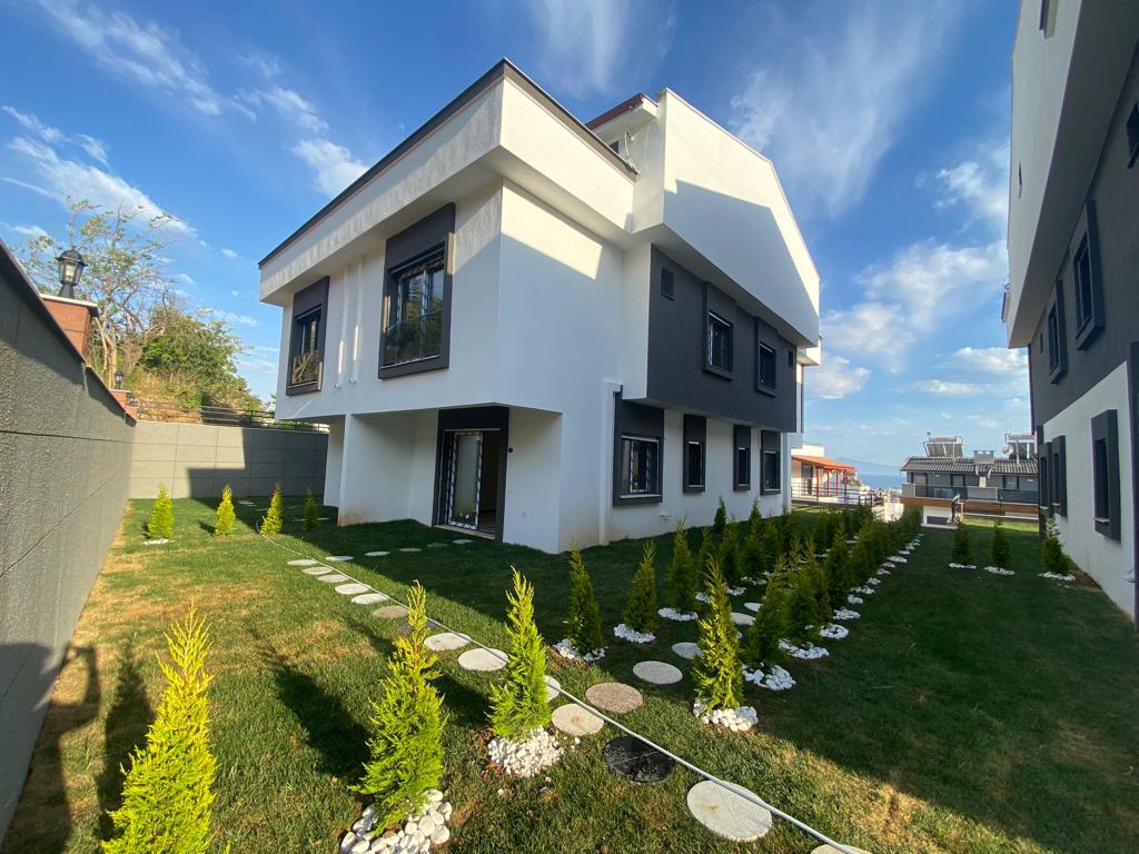 Bargain luxury sea view villa in Izmir
