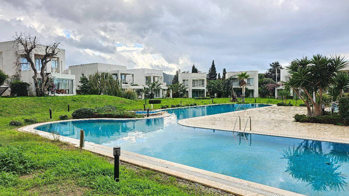 Modern Gumusluk apartment
