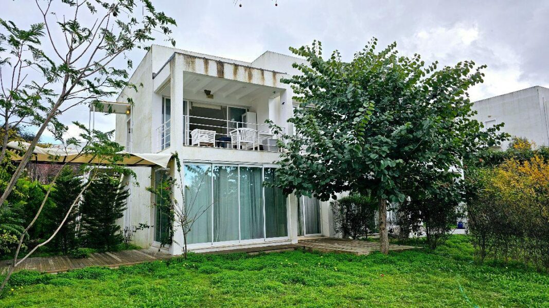 Modern Gumusluk apartment