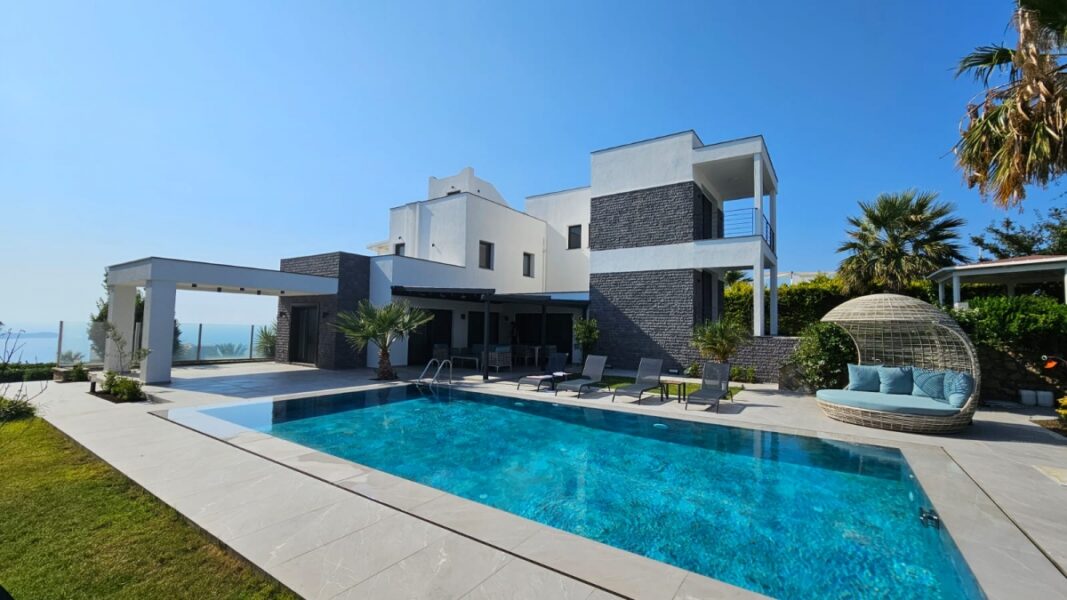 luxury sea view house