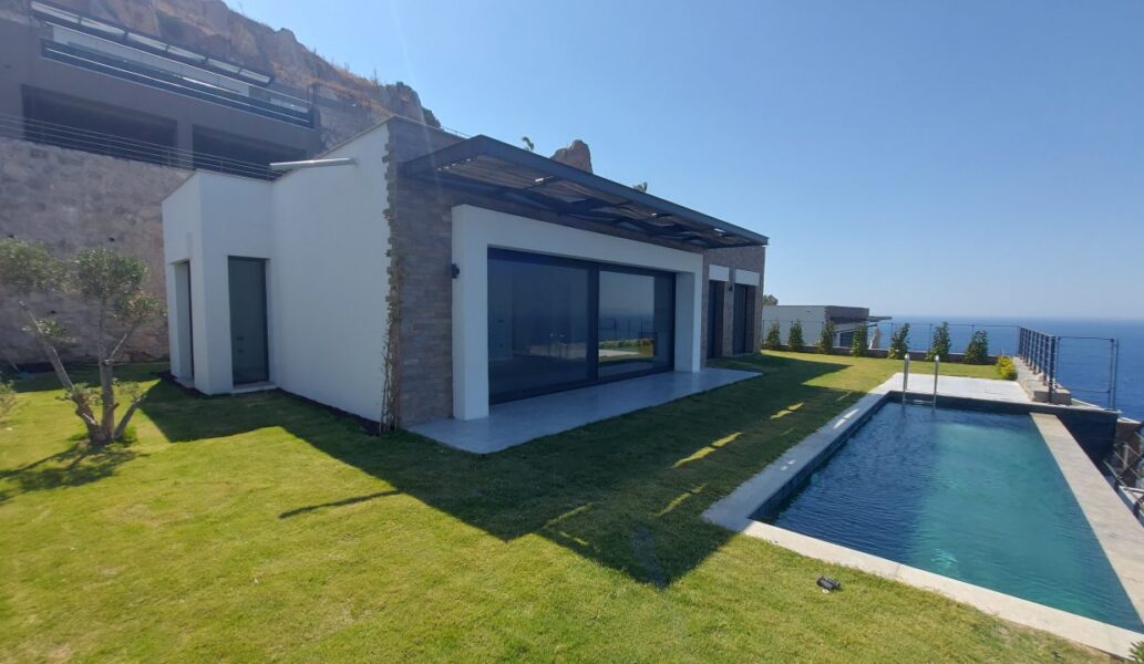 Gundogan seafront villa