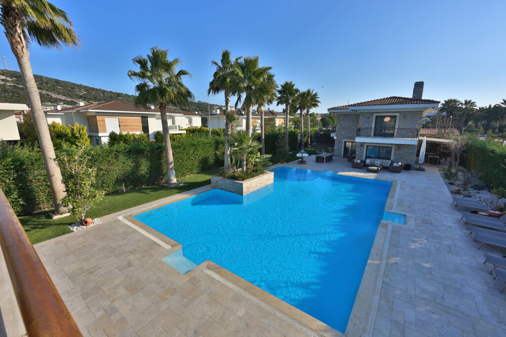 luxury villa for sale 