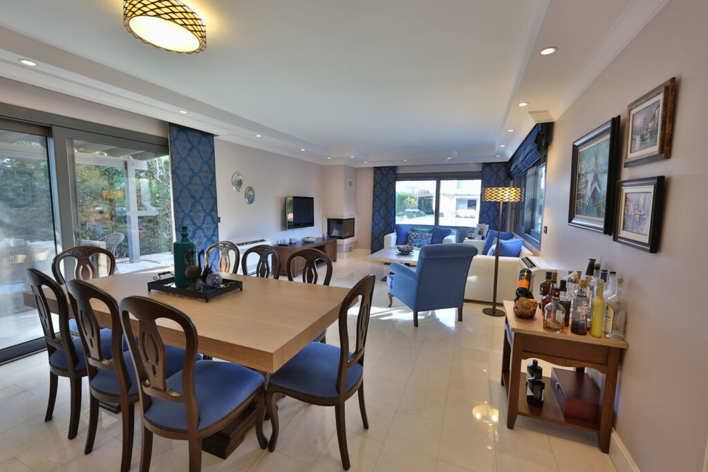 luxury villa for sale 