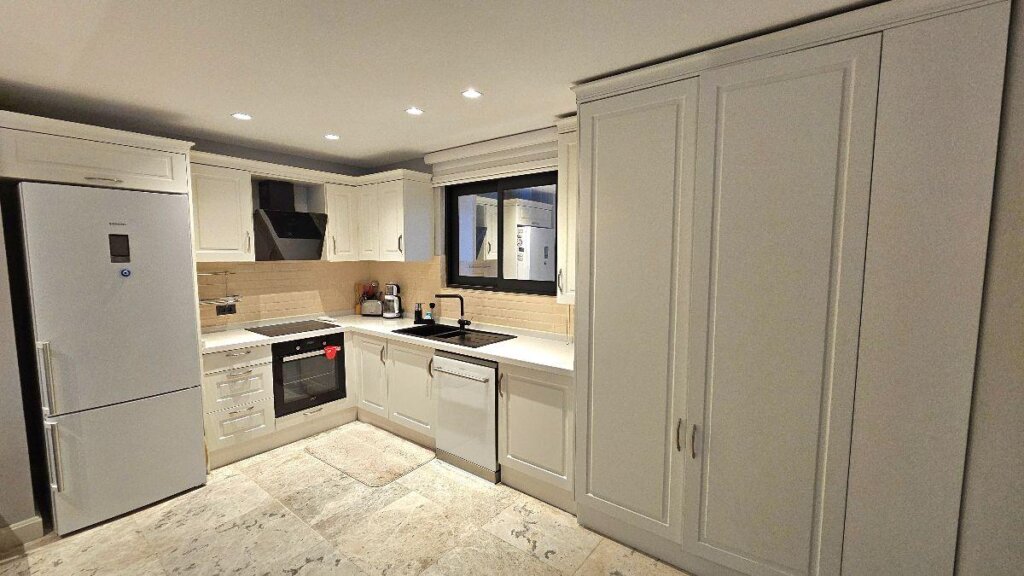 Luxury garden apartment